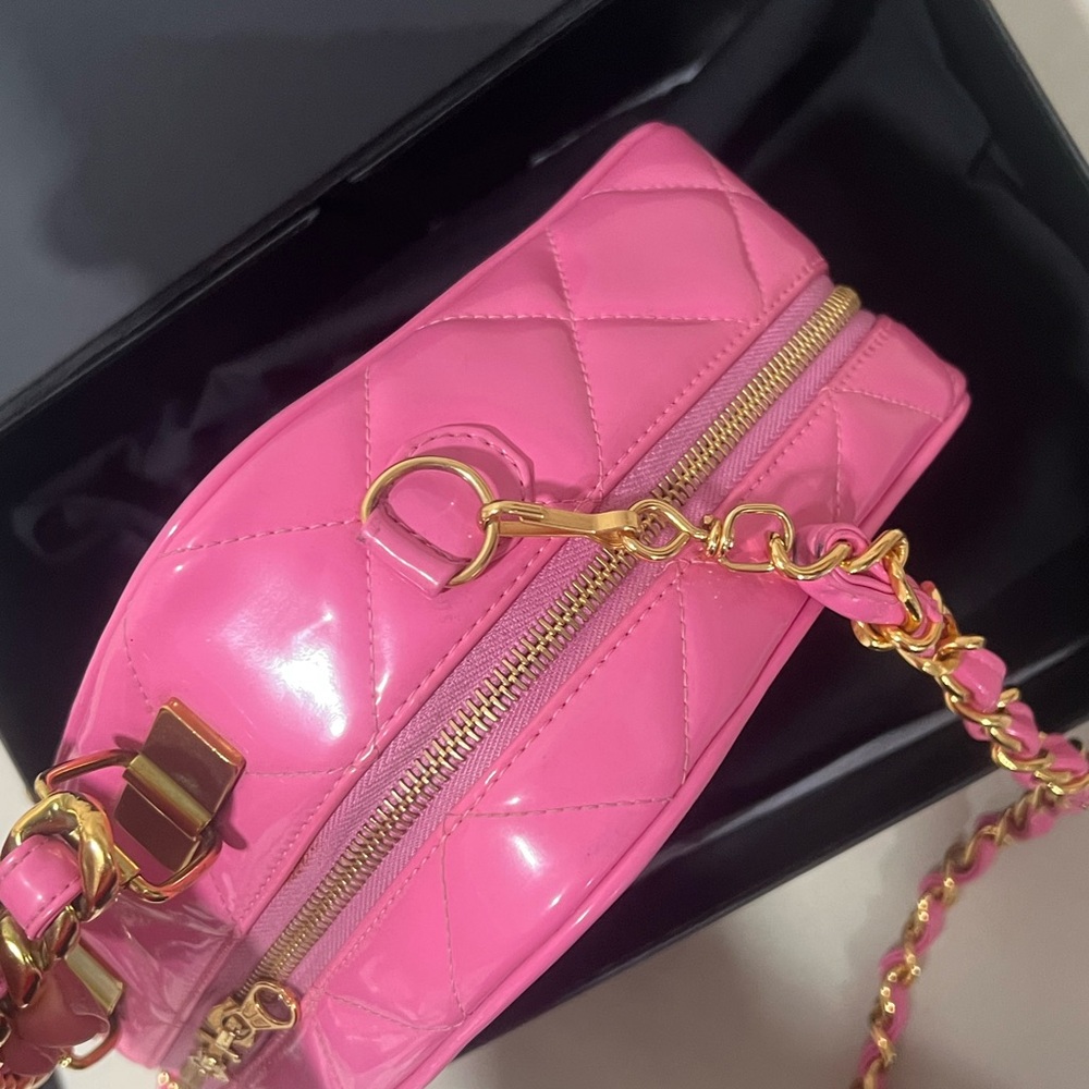 Rare🎀Chanel Barbie Pink 24K gold plated Hardwear vanity‼️ Bag charm Not included - Picture 15 of 16